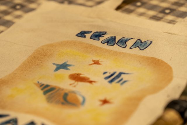 Picture of a tote bag with beach themed picture