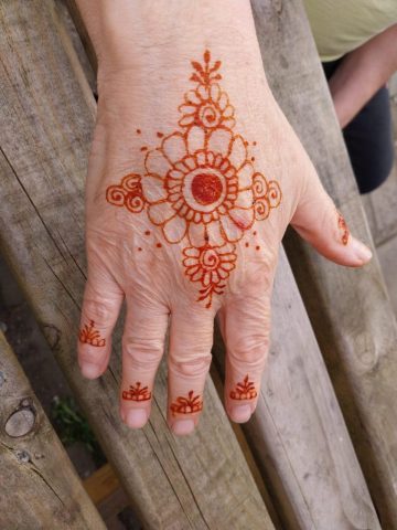 Picture of a hand painted in Henna